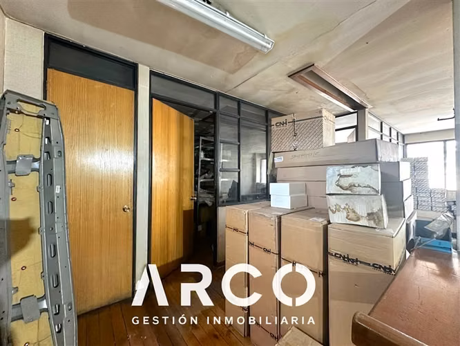 319 m2 de Bodegas + Local Comercial en venta en Santiago
