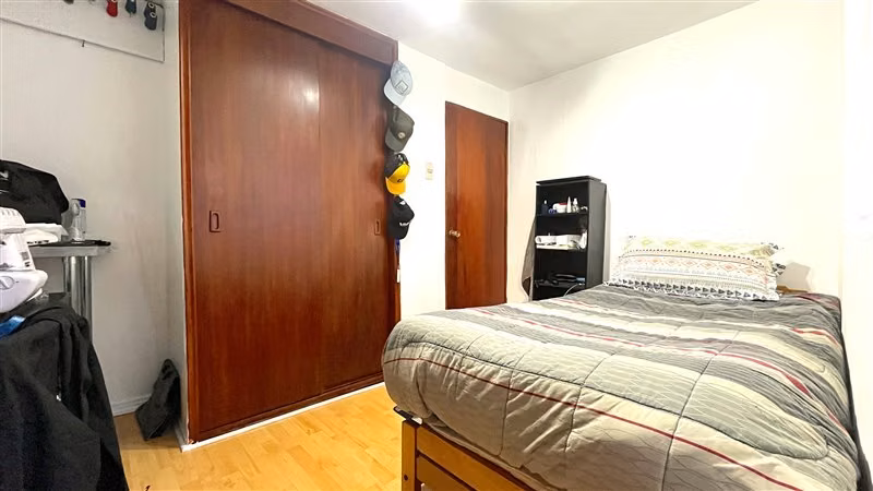Casa metro y Mall Los Dominicos, de 6 dorm. en Las Condes