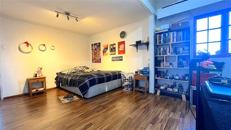 Casa metro y Mall Los Dominicos, de 6 dorm. en Las Condes