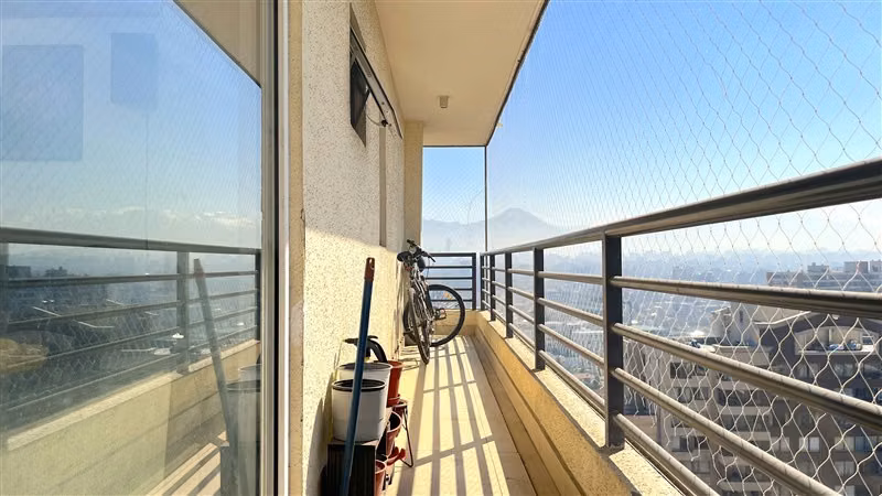 En venta departamento de 2 dorm. 2 baños en plaza Ñuñoa