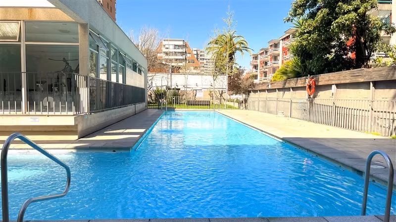 En venta departamento de 2 dorm. 2 baños en plaza Ñuñoa