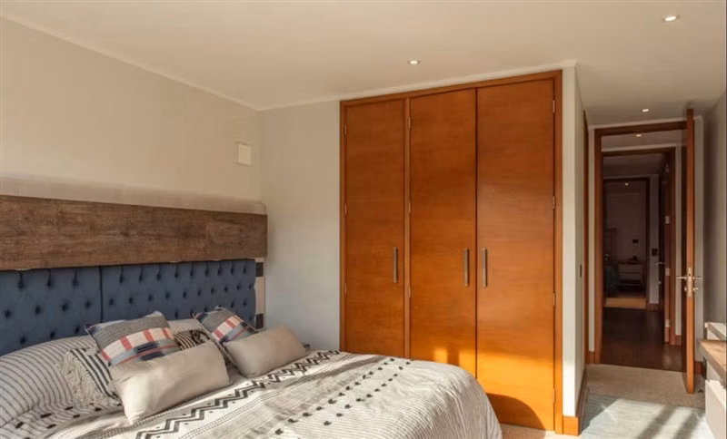 Lujoso, amoblado condo Parque Pinares con marina y playa
