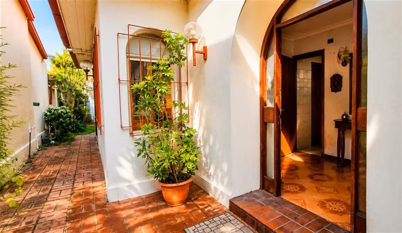 Se Vende Casa en Ñuñoa 4 dormitorios 2 baños, Oportunidad.