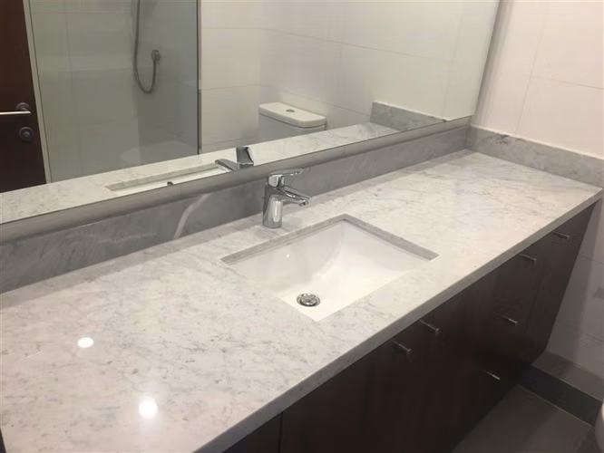 Azotea con jacuzzi y parilla, doble altura en living