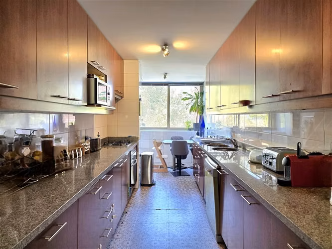 Departamento en venta de 4 dorm. en La Reina