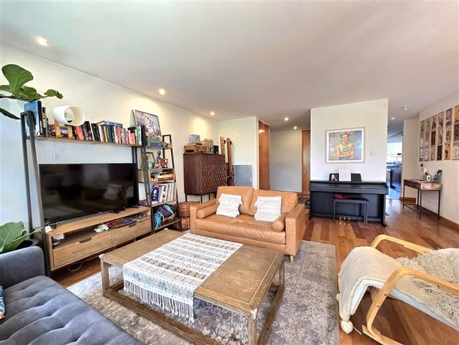 Departamento en venta de 4 dorm. en La Reina