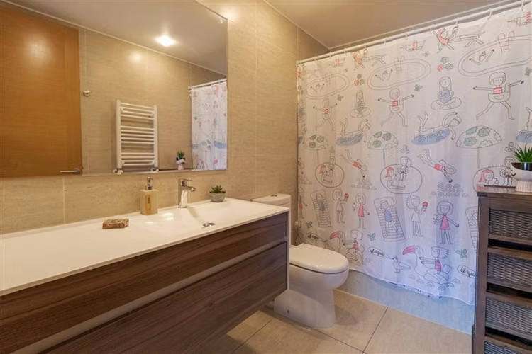 Dpto con azotea exclusiva y 4 dorm. Precio bajo tasación