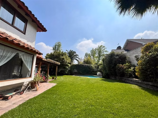 Casa en venta de 5 dorm. en Las Condes