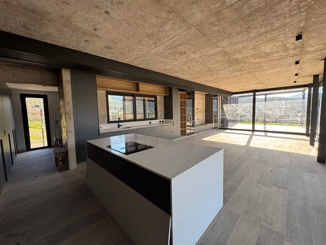 Moderna casa nueva en condominio sector Los Bravos