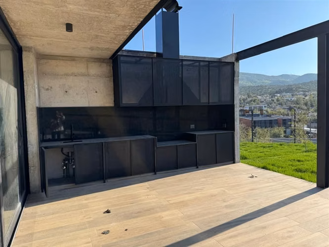 Moderna casa nueva en condominio sector Los Bravos