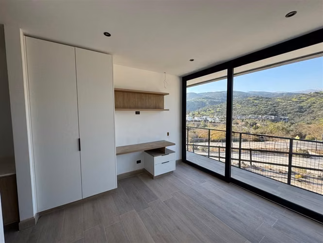 Moderna casa nueva en condominio sector Los Bravos