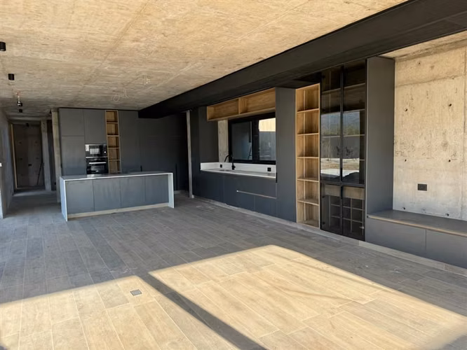 Moderna casa nueva en condominio sector Los Bravos