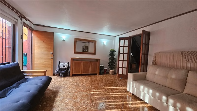 Casa en venta de 5 dorm. en Quinta Normal