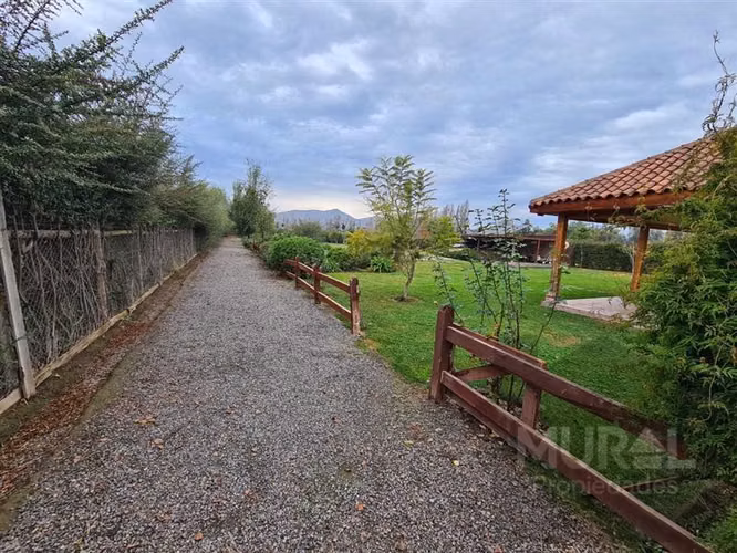 vendo solida casa, bajo tasacion, quincho, piscina,Talagante