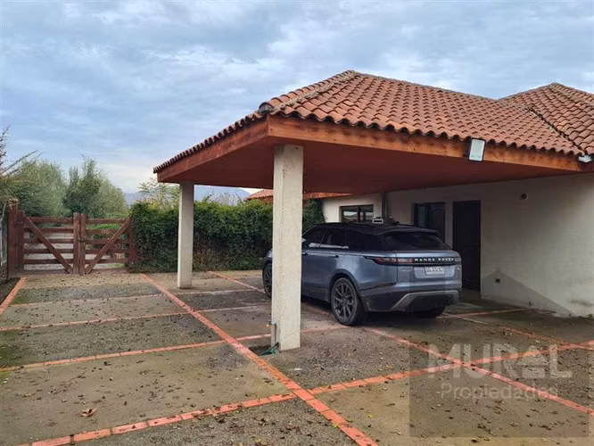 vendo solida casa, bajo tasacion, quincho, piscina,Talagante