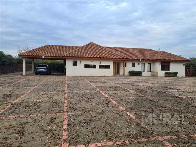 vendo solida casa, bajo tasacion, quincho, piscina,Talagante
