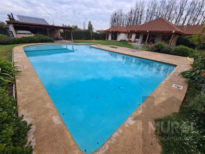 vendo solida casa, bajo tasacion, quincho, piscina,Talagante