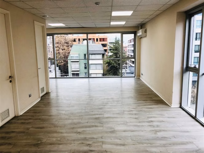Oficina en venta en Providencia Metro Colon, Plaza Las Lilas - Imagen 6