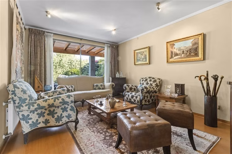 Casa en venta en Condominio de 4 dorm. y piscina en La Reina