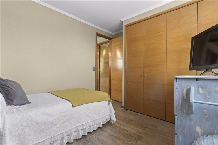 Casa en venta en Condominio de 4 dorm. y piscina en La Reina