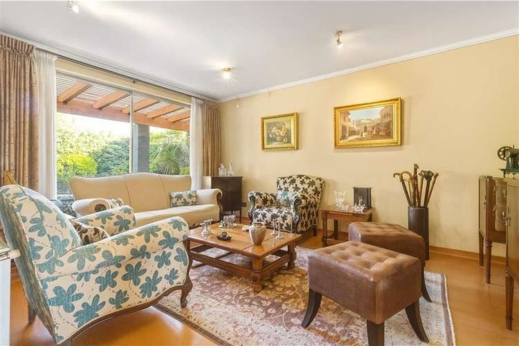 Casa en venta en Condominio de 4 dorm. y piscina en La Reina