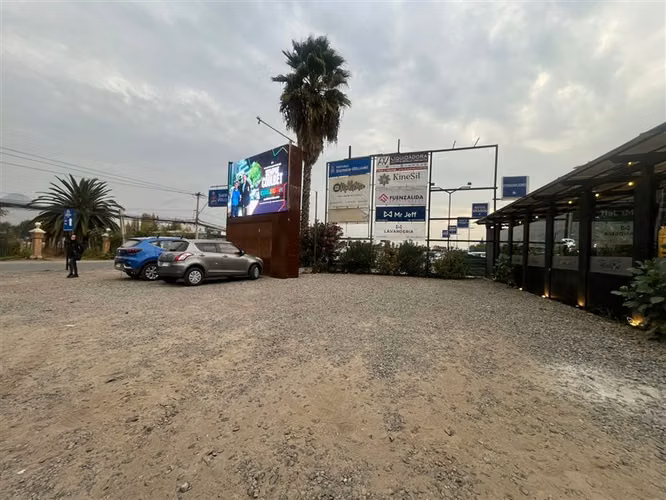 Se Arrienda Local Comercial 45 mts, Avenida Chicureo.