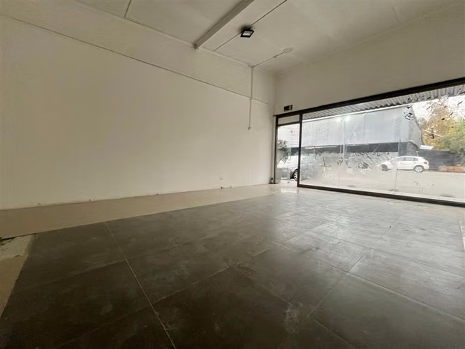 Se Arrienda Local Comercial 45 mts, Avenida Chicureo.