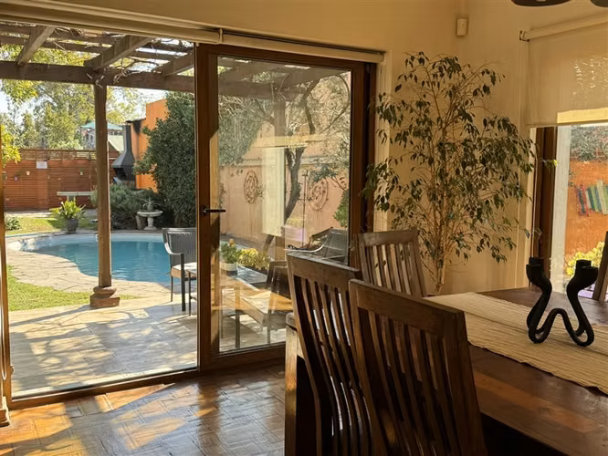 VENTA CASA EN LA REINA BAJA 5 Dormitorios 5 Baños, Piscina.