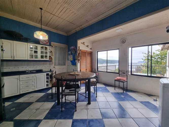 Casa en venta de 4 dorm. en Talcahuano