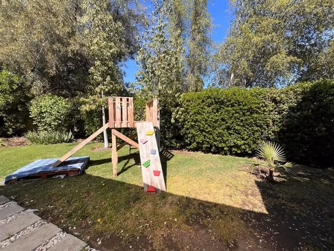 Casa en Venta de 4d, Piedra Roja, Clínica Alemana Chicureo.
