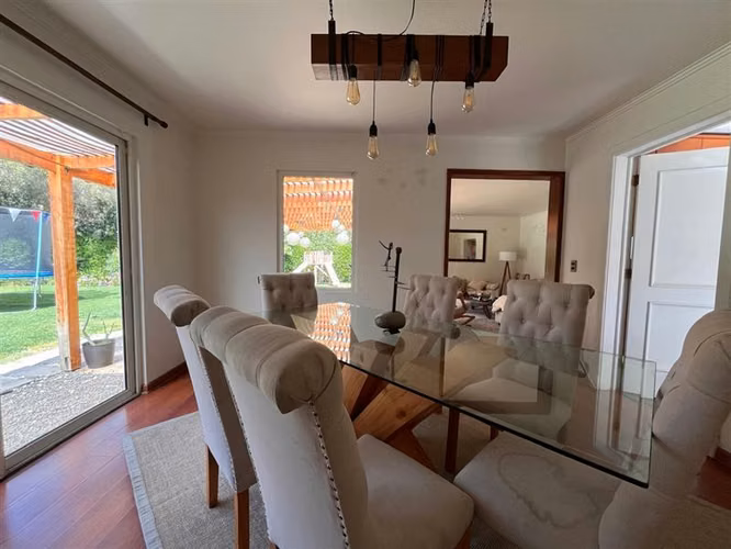 Casa en Venta de 4d, Piedra Roja, Clínica Alemana Chicureo.