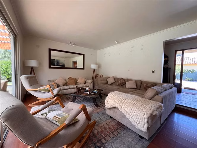 Casa en Venta de 4d, Piedra Roja, Clínica Alemana Chicureo.