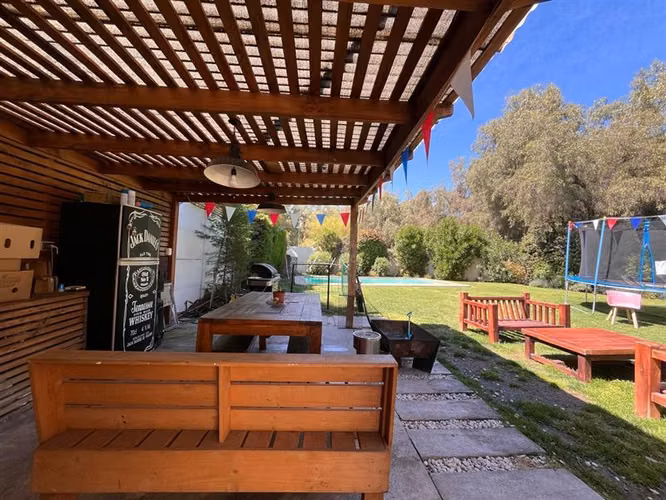 Casa en Venta de 4d, Piedra Roja, Clínica Alemana Chicureo.
