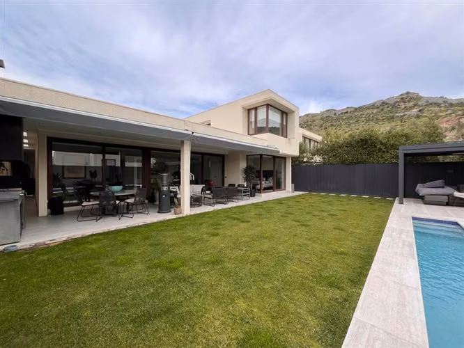 Moderna Casa En venta, Chamisero, Colegio Alianza Francesa.