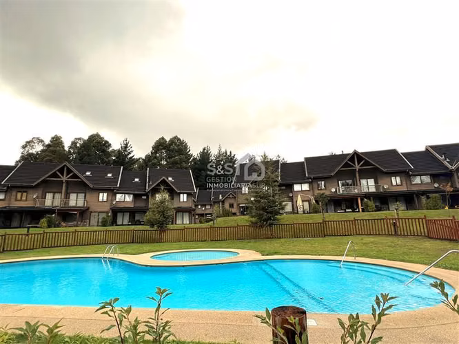 Vende casa en Pucón. Condominio Alicura.