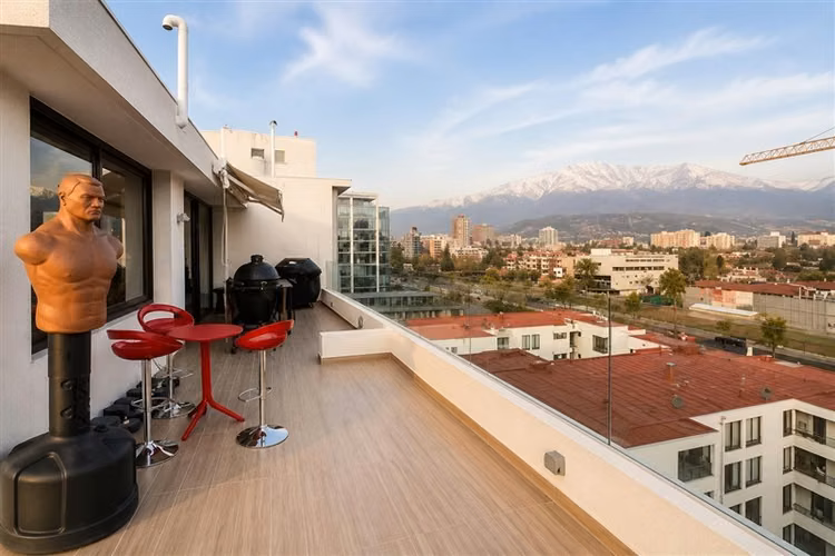 Se Vende Penthouse Vitacura 276 m2 , 2 Estacionamientos.