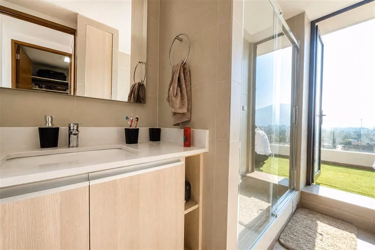 Se Vende Penthouse Vitacura 276 m2 , 2 Estacionamientos.