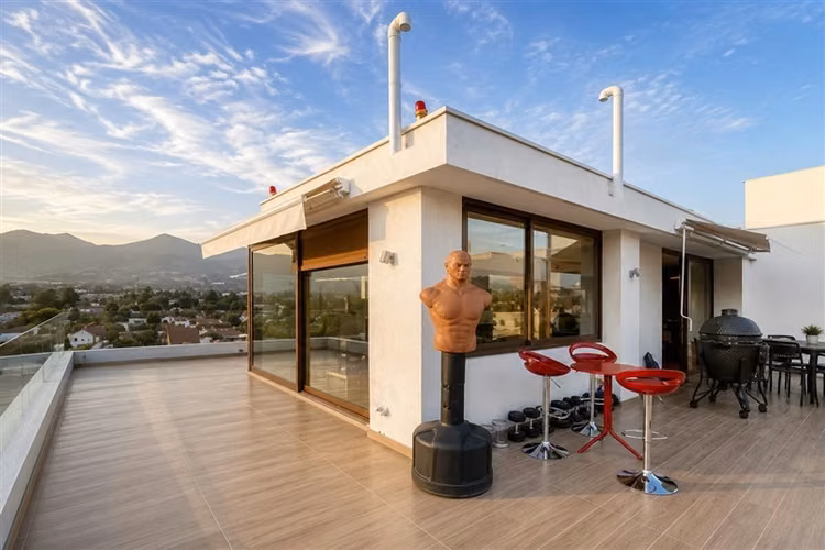 Se Vende Penthouse Vitacura 276 m2 , 2 Estacionamientos.
