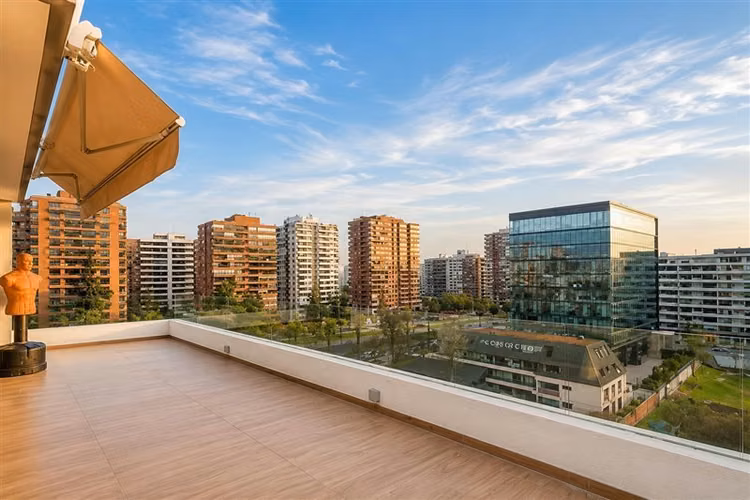 Se Vende Penthouse Vitacura 276 m2 , 2 Estacionamientos.