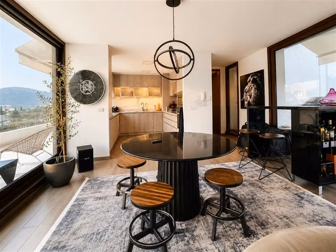 Se Vende Penthouse Vitacura 276 m2 , 2 Estacionamientos.
