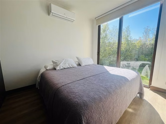 Casa en venta de 5 dorm. en condominio /colegio Mayflower