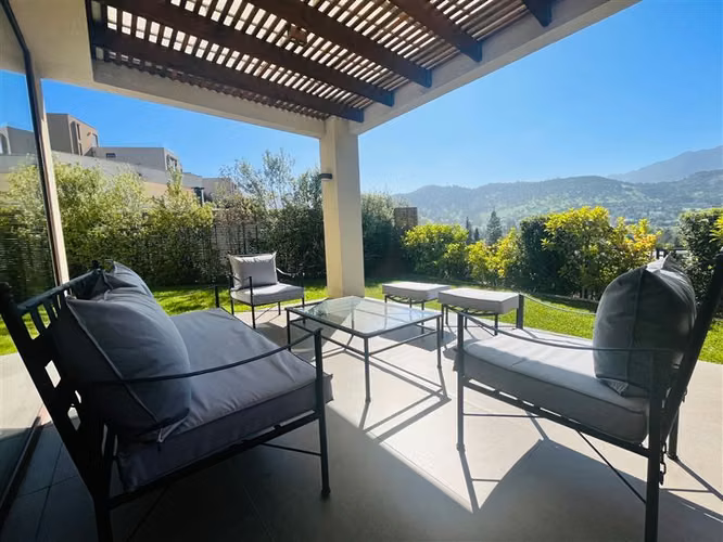 Casa en venta de 5 dorm. en condominio /colegio Mayflower