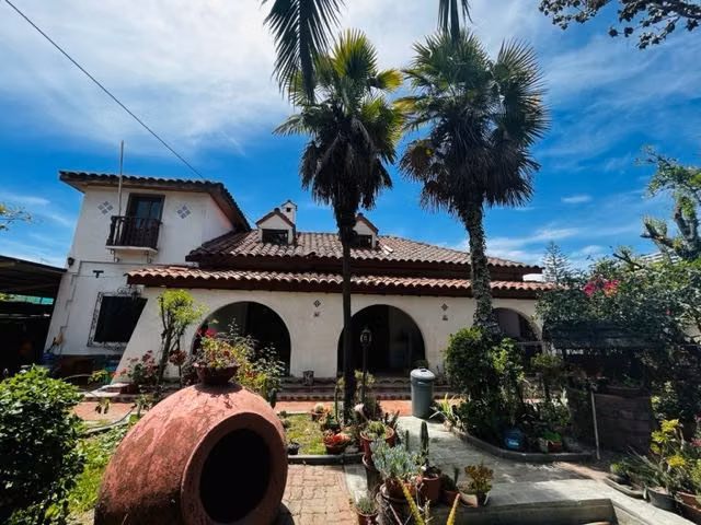 Casa en venta de 6 dorm. en La Cisterna