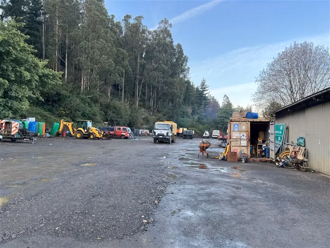 Arrienda bodegas con oficinas - amplio terreno