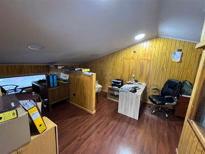 Arrienda bodegas con oficinas - amplio terreno