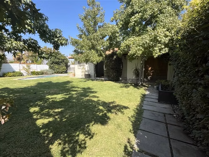 Maravillosa Casa en venta de 5 dorm. en Portones Chicureo
