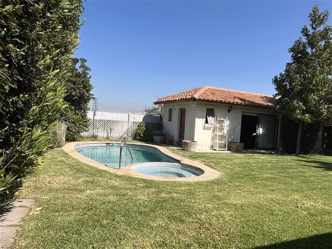 Maravillosa Casa en venta de 5 dorm. en Portones Chicureo