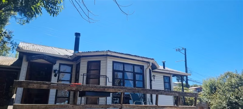 Casa en venta con orilla a mar de 3 dorm. en Quellón
