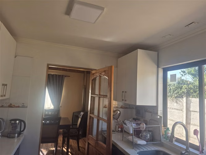 Casa en venta de 4 dorm. en Calle Larga sector Pocuro ,