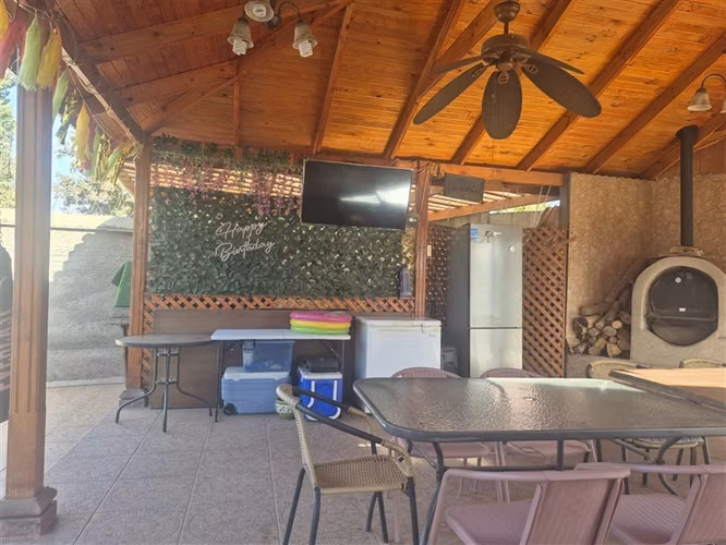 Casa en venta de 4 dorm. en Calle Larga sector Pocuro ,
